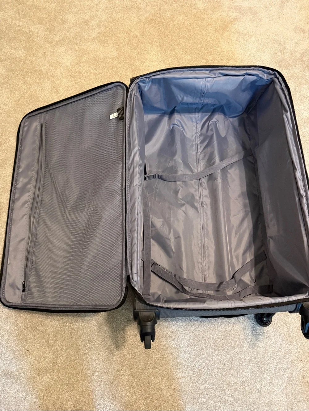 Skyline Softside Large Spinner Suitcase | Grey & Black